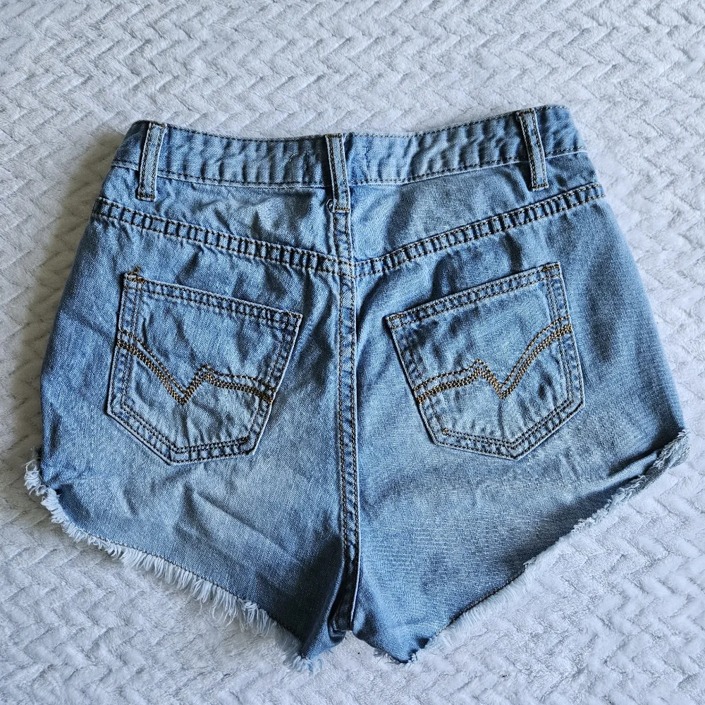 Fashion Nova Hi-Rise Cut-Off Denim Shorts Size Medium (28) - Picture 10 of 12